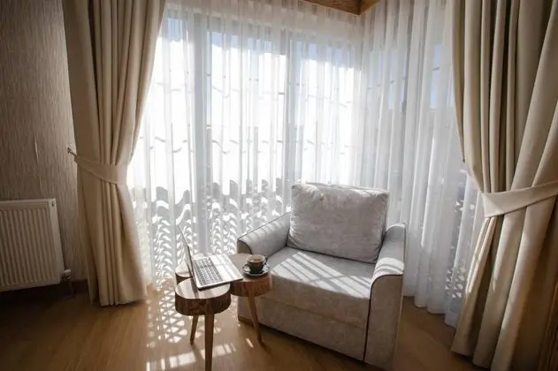 Köşe Oda, Şehir Manzaralı