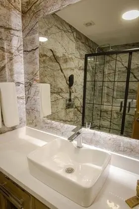 Köşe Oda, Şehir Manzaralı