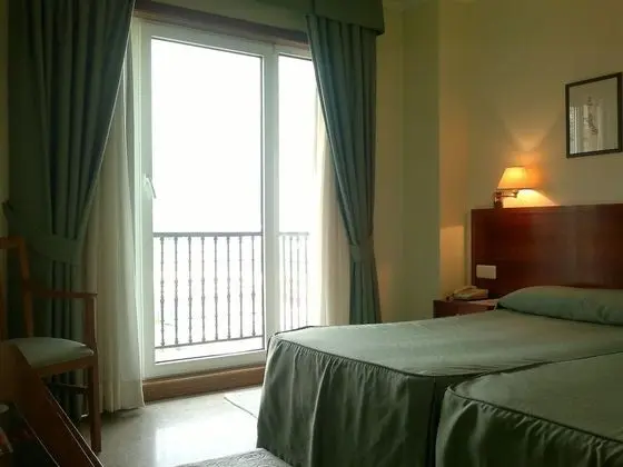 Büyük Yataklı Tek Kişilik Oda