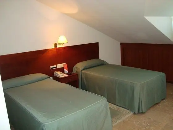 Tek Büyük Yataklı Oda (Small Attic)