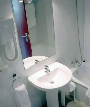 Tek Büyük Yataklı Oda (Small Attic)