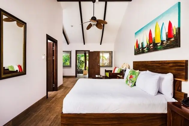 King Sun or Honeymoon Suite
