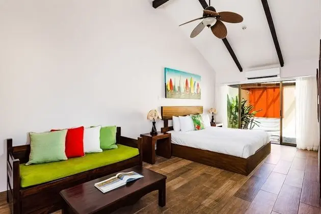 King Sun or Honeymoon Suite