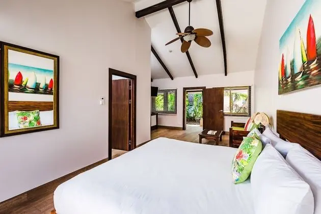 King Sun or Honeymoon Suite