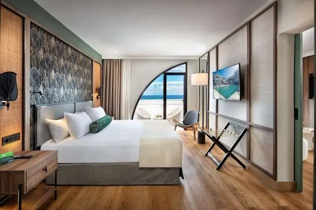 Suite Sea or Pool View with terrace, Balinese bed and jacuzzi