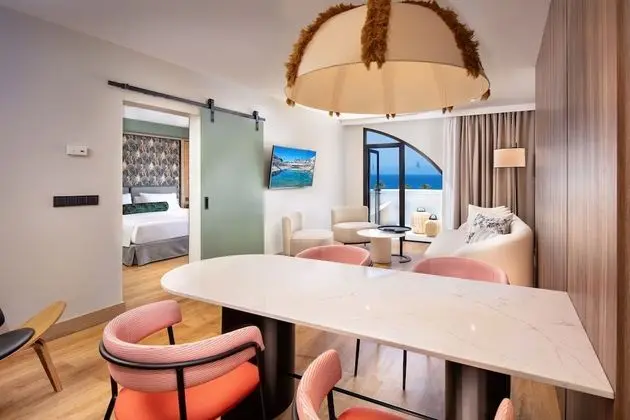 Suite Sea or Pool View with terrace, Balinese bed and jacuzzi