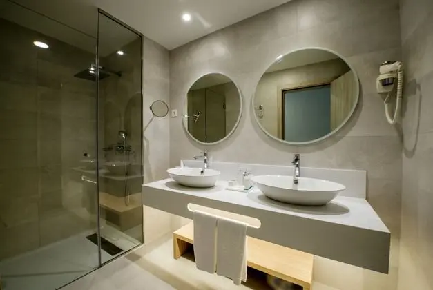 Swim Up Junior Suite (Adults Only)