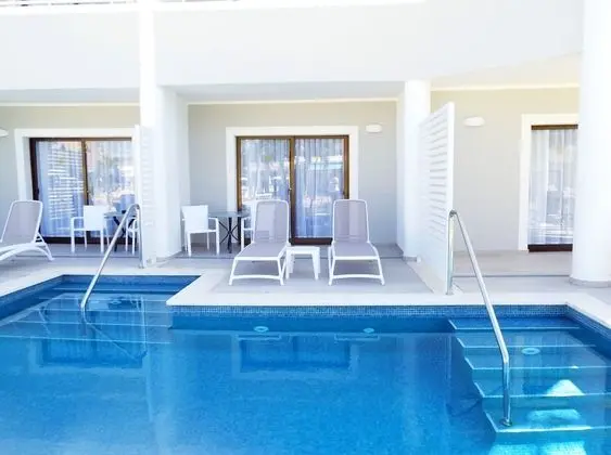 Junior Suite Deluxe Swim Up