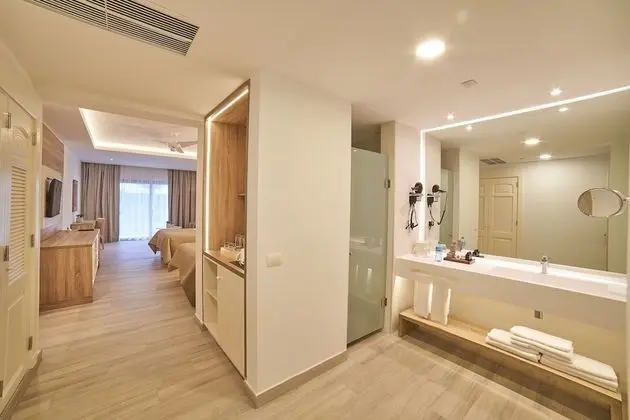 Junior Suite Deluxe Swim Up
