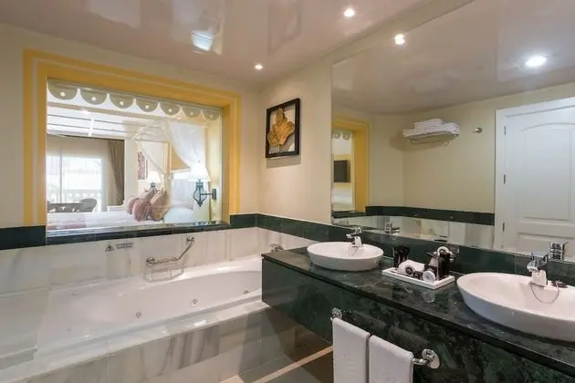 Junior Suite, Oceanfront (Deluxe)