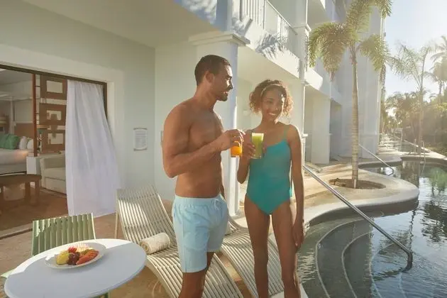 Junior Süit (Deluxe Swim Up)