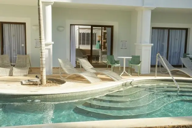 Junior Süit (Deluxe Swim Up)