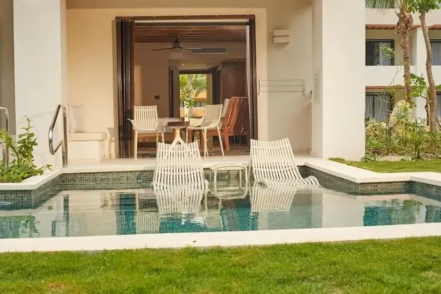 Junior Süit (Deluxe Swim Up)