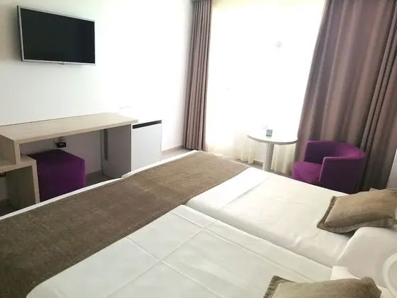 Tek Büyük Yataklı Oda, Balkon (2 Adults + 1 Child)