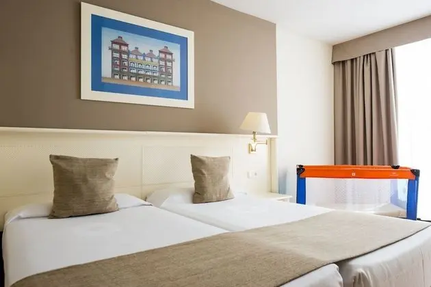 Standard Oda, Kısmi Deniz Manzaralı (2 Adults + 1 Child)