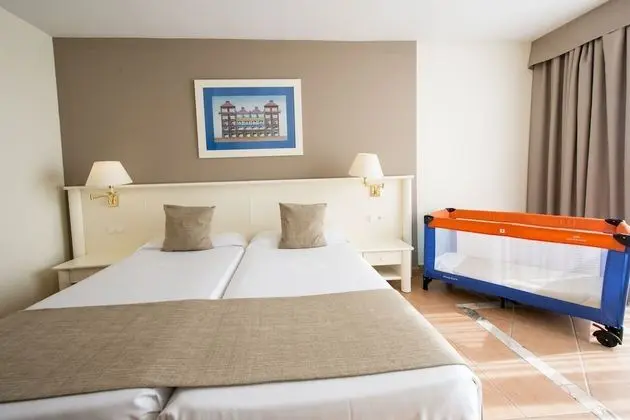 Standard Oda, Kısmi Deniz Manzaralı (2 Adults + 1 Child)