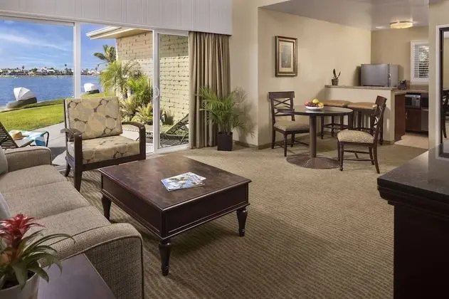 Oda, 1 Büyük (Queen) Boy Yatak, Engellilere Uygun (Accessible Deluxe Bay Front Suite Kin)