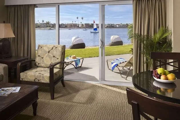 Oda, 1 Büyük (Queen) Boy Yatak, Engellilere Uygun (Accessible Deluxe Bay Front Suite Kin)