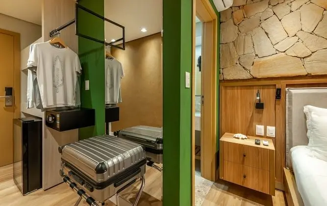 Quarto casal luxo, banheira de hidromassagem e varanda