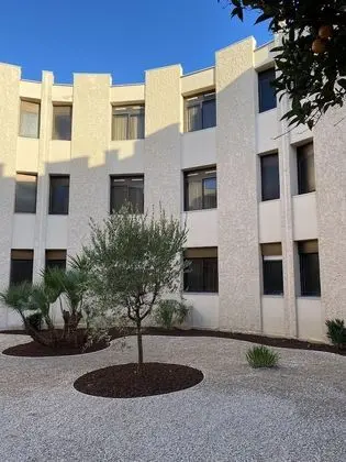 Standard Tek Kişilik Oda, Avlu