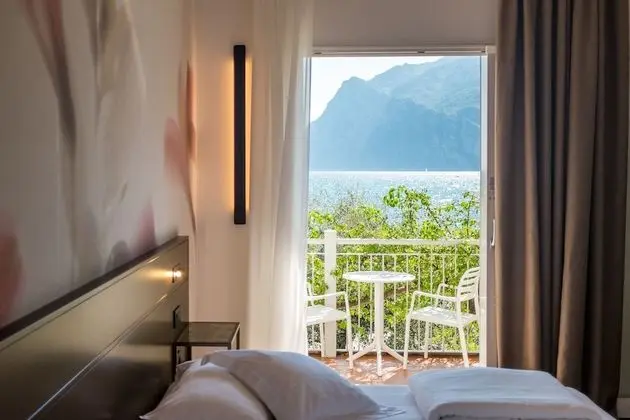 Standard Tek Büyük Yataklı Oda, Balkon, Göl Manzaralı