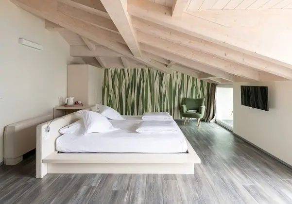 Superior Tek Büyük Yataklı Oda, Jakuzi, Göl Manzaralı