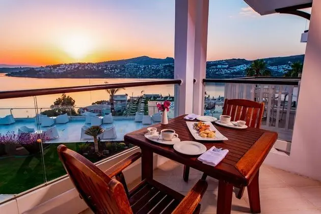 Deluxe Tek Büyük veya İki Ayrı Yataklı Oda, Deniz Manzaralı