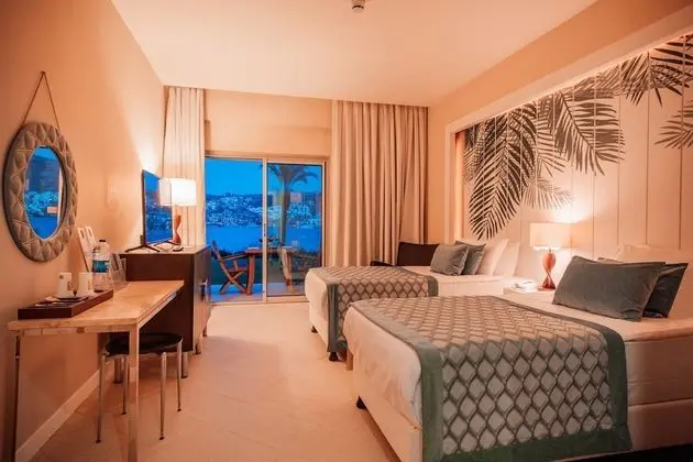 Deluxe Tek Büyük veya İki Ayrı Yataklı Oda, Teras, Deniz Manzaralı