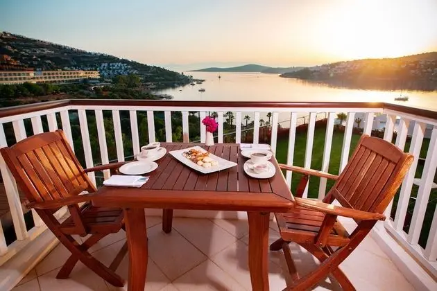 Honeymoon Tek Büyük Yataklı Oda, 1 Büyük (Queen) Boy Yatak, Deniz Manzaralı, Denize Sıfır