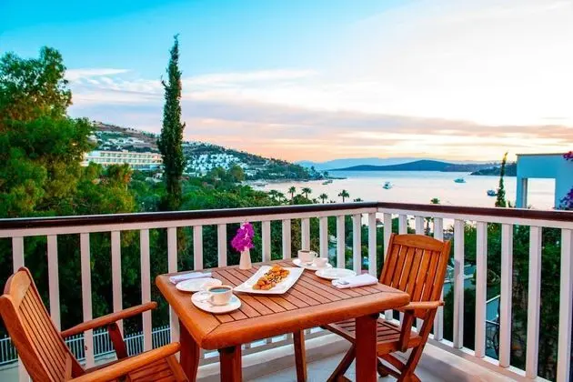 Honeymoon Tek Büyük Yataklı Oda, 1 Büyük (Queen) Boy Yatak, Deniz Manzaralı, Denize Sıfır