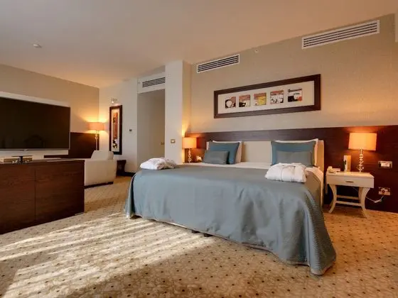 Executive Suite Custom Oda
