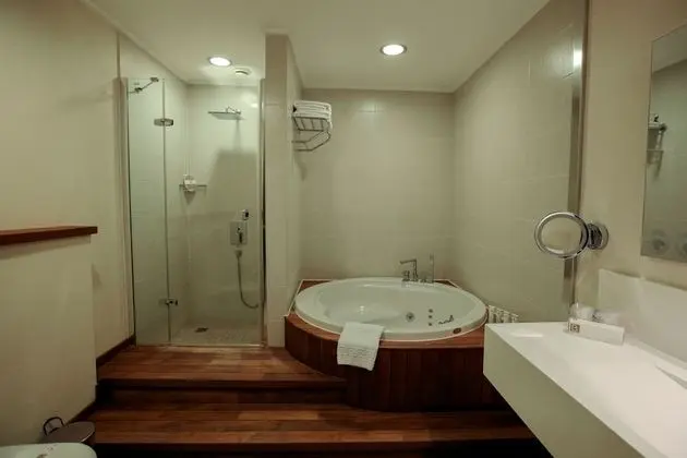 Junior Süit, 1 Yatak Odası (Hot Tub)