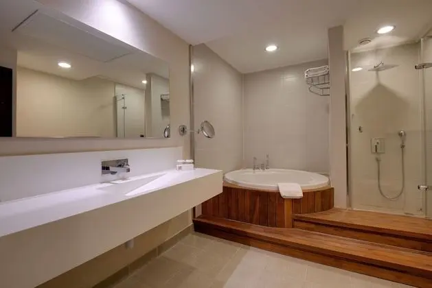 Junior Süit, 1 Yatak Odası (Hot Tub)