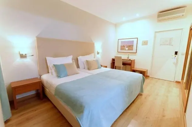 Comfort Tek Büyük veya İki Ayrı Yataklı Oda