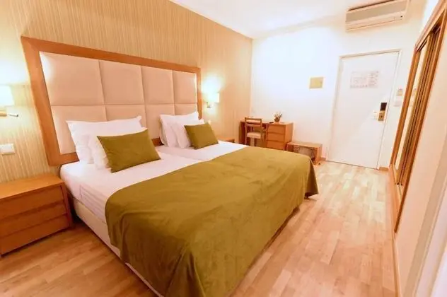Comfort Tek Büyük veya İki Ayrı Yataklı Oda