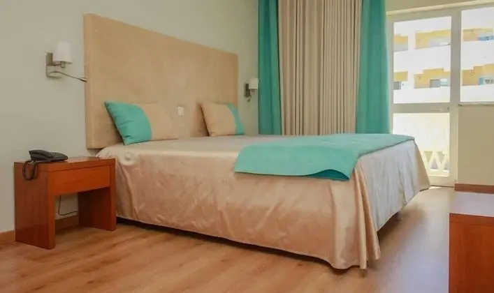 Comfort Tek Büyük veya İki Ayrı Yataklı Oda