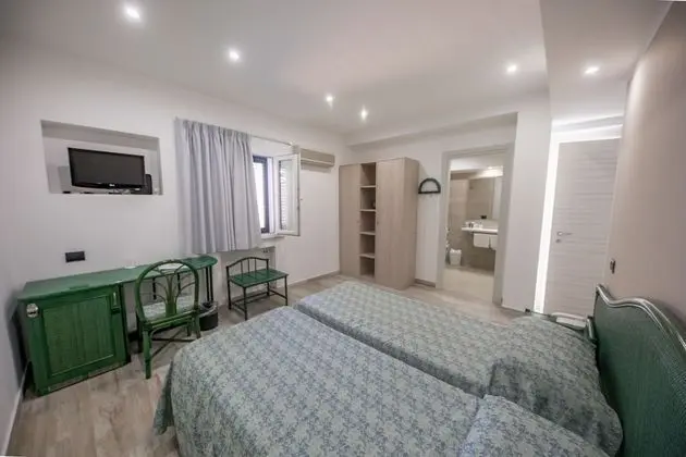 Comfort Tek Büyük veya İki Ayrı Yataklı Oda, Ek Bina
