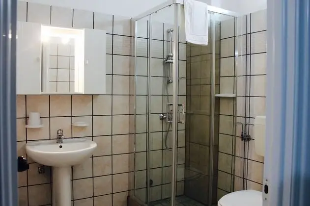 Üç Kişilik Oda