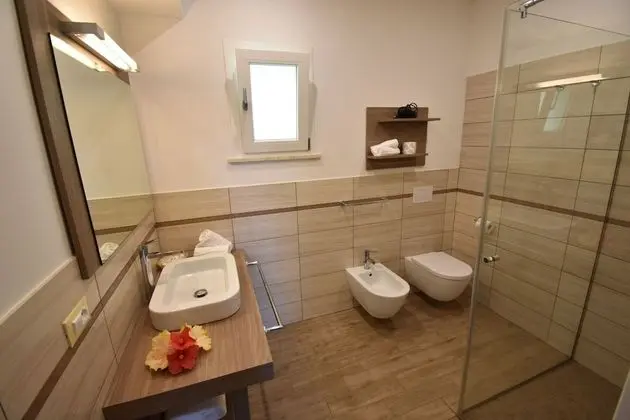 Tek Büyük veya İki Ayrı Yataklı Oda, Bahçe Manzaralı