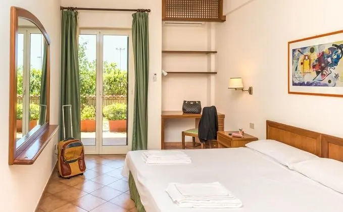 Üç Kişilik Oda