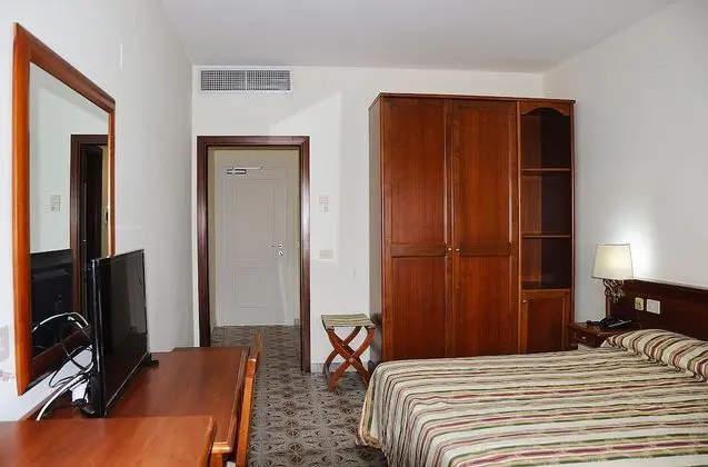 Tek Büyük Yataklı Oda