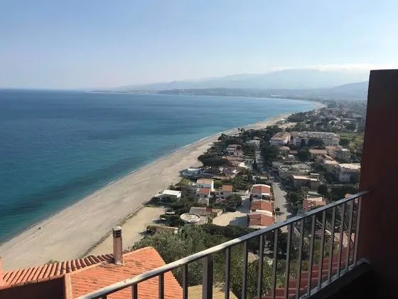 Üç Kişilik Oda, Deniz Manzaralı