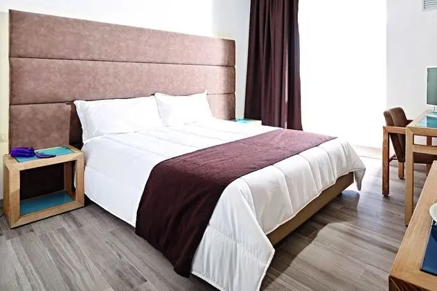 Üç Kişilik Oda