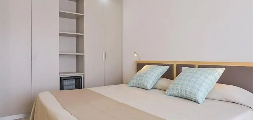 Üç Kişilik Oda