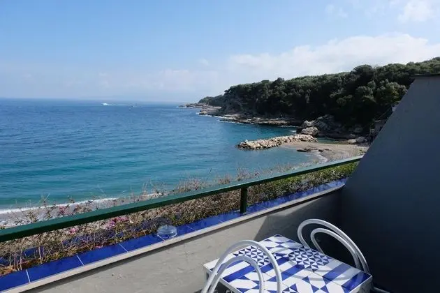 Tek Büyük veya İki Ayrı Yataklı Oda, Deniz Manzaralı