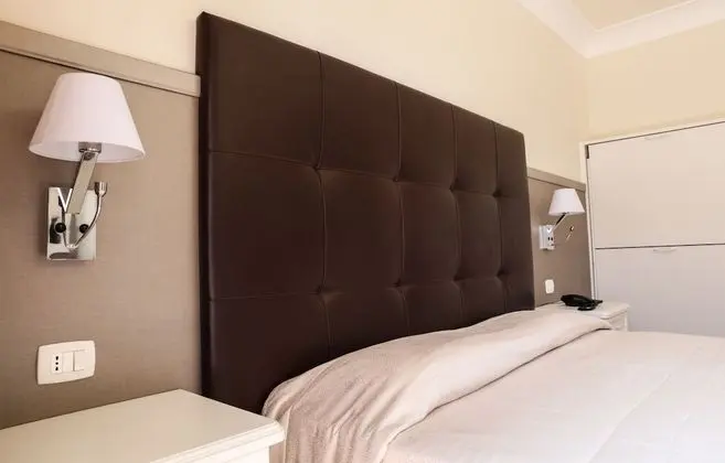 Büyük Yataklı Tek Kişilik Oda