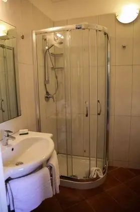 Büyük Yataklı Tek Kişilik Oda