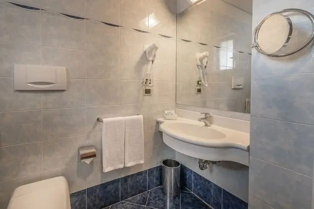 Büyük Yataklı Tek Kişilik Oda