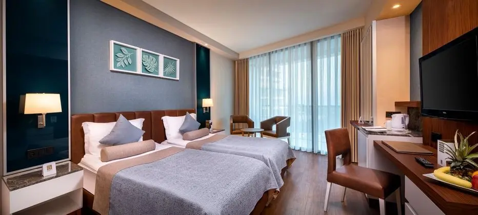 https://images.etstur.com/files/images/hotelImages/TR/52300/l/Hotel-Baia-Lara-Oda-307576.jpg