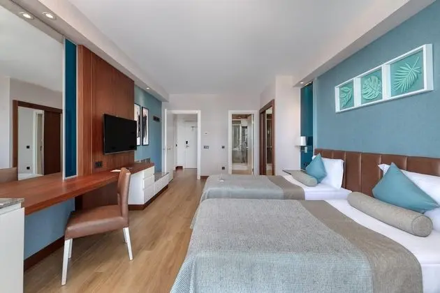 https://images.etstur.com/files/images/hotelImages/TR/52300/l/Hotel-Baia-Lara-Oda-344486.jpg